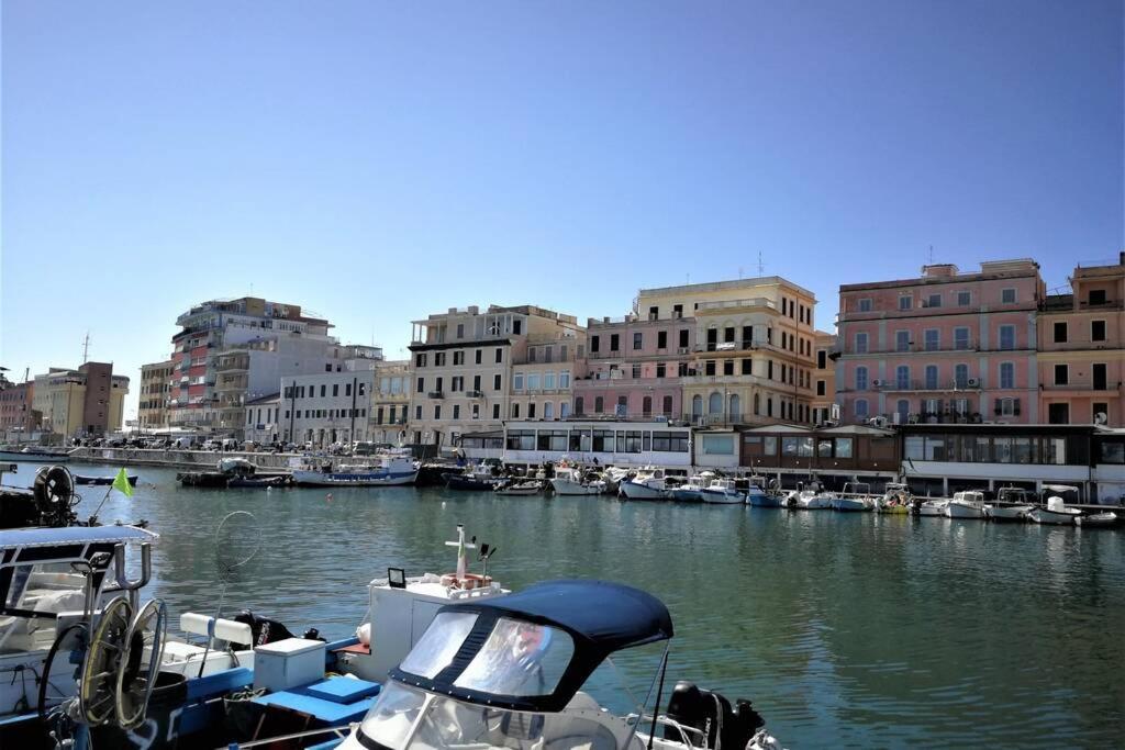 Christy Suite Elegante Appartamento Nel Centro Storico Di Anzio Kültér fotó